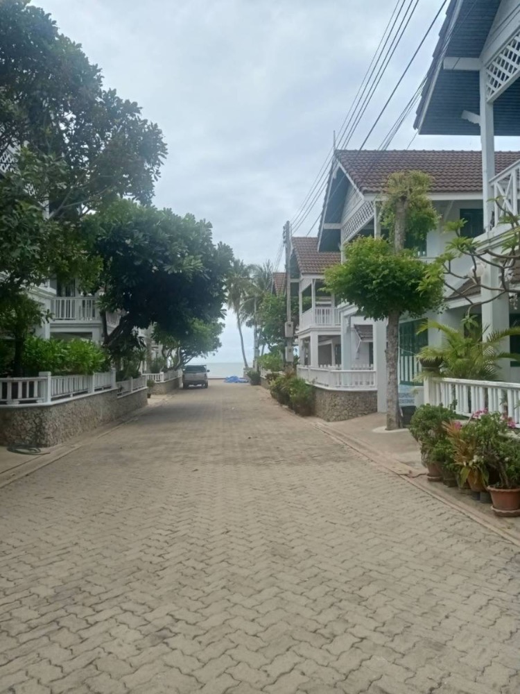 ขายบ้านหัวหิน ประจวบคีรีขันธ์ : ขายบ้านแฝด 2 ชั้น ริมหาดหัวหิน ห่างจากทะเลเพียง 50 ม. สวย ถูก เหมาะสำหรับซื้อไว้อยู่อาศัย หรือ เหมาะสำหรับซื้อเพื่อลงทุน สนใจแอตไลน์ครับ@841qqlnr