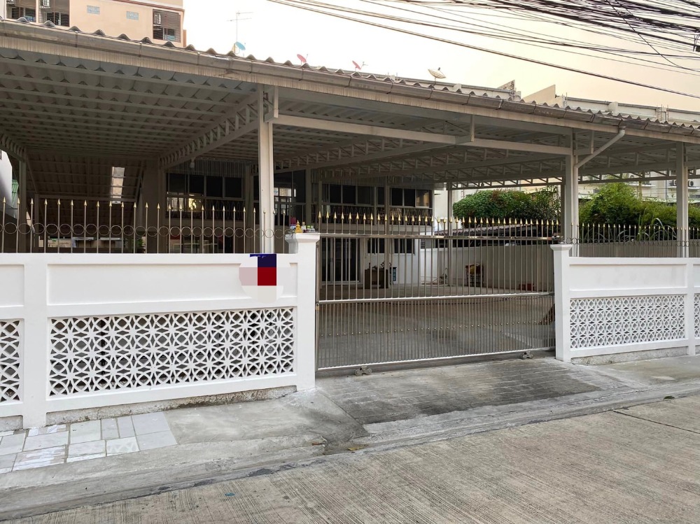ให้เช่าบ้านลาดพร้าว เซ็นทรัลลาดพร้าว : ให้เช่าบ้านเดี่ยวลาดพร้าว29แอร์5เครื่องเฟอร์นิเจอร์ครบ มี2นอน3น้ำ ราคาเช่าเดือนละ80,000บาททำเลดีติดMRTลาดพร้าว