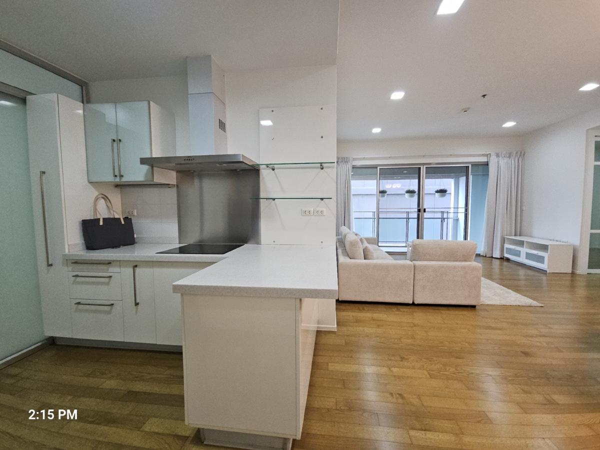 For RentCondoSukhumvit, Asoke, Thonglor : The Madison Sukhumvit 41 room for rent, 3 bedrooms, 3 bathrooms, area 155 sq m, rental price 84,000 per month. If interested, call Nong 096-2615656, ready to make an appointment to visit every day. The Madison for Rent 3bed 3 bath 155 Sq,m Rental price 84