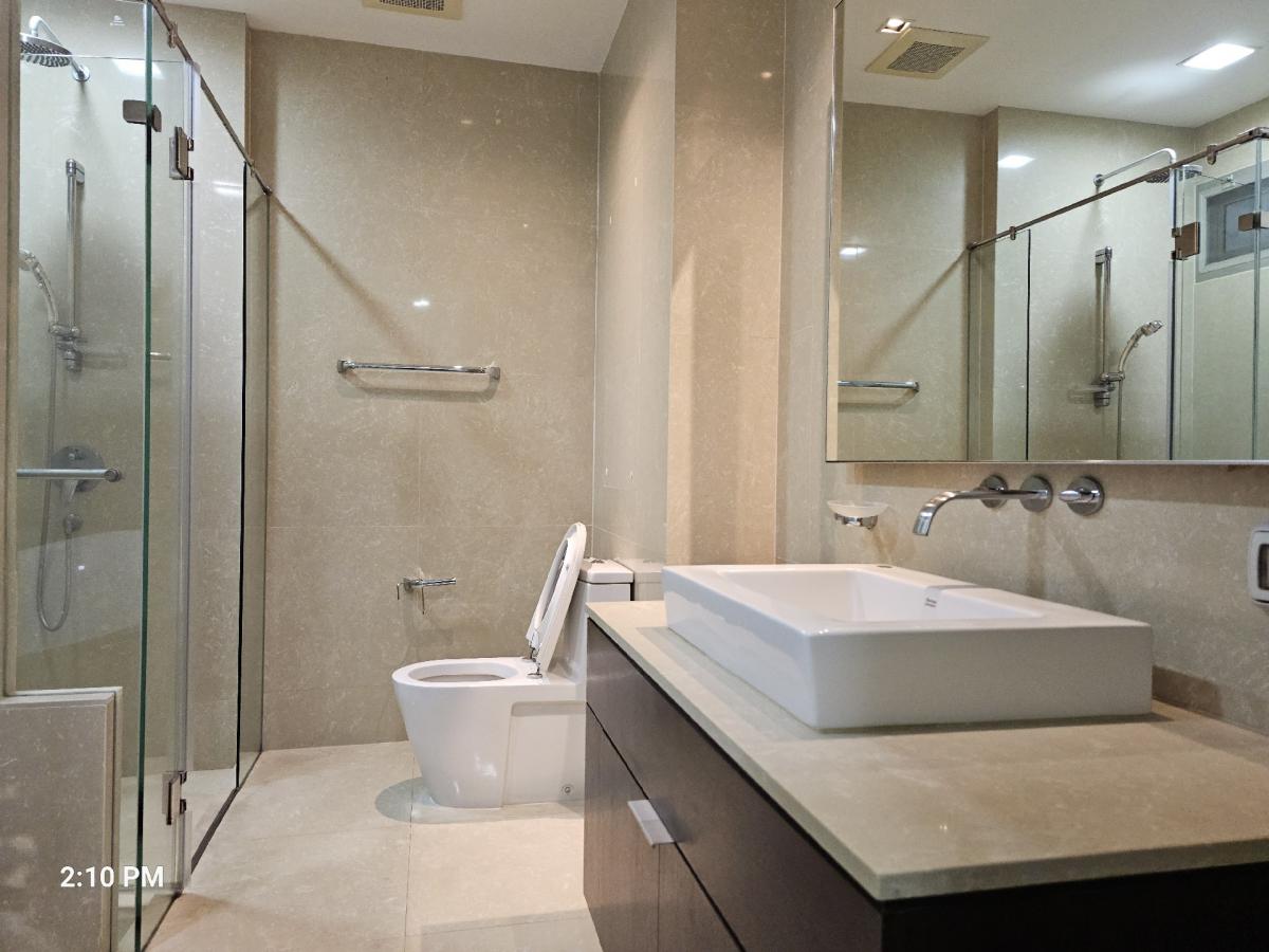 For RentCondoSukhumvit, Asoke, Thonglor : The Madison Sukhumvit 41 room for rent, 3 bedrooms, 3 bathrooms, area 155 sq m, rental price 84,000 per month. If interested, call Nong 096-2615656, ready to make an appointment to visit every day. The Madison for Rent 3bed 3 bath 155 Sq,m Rental price 84