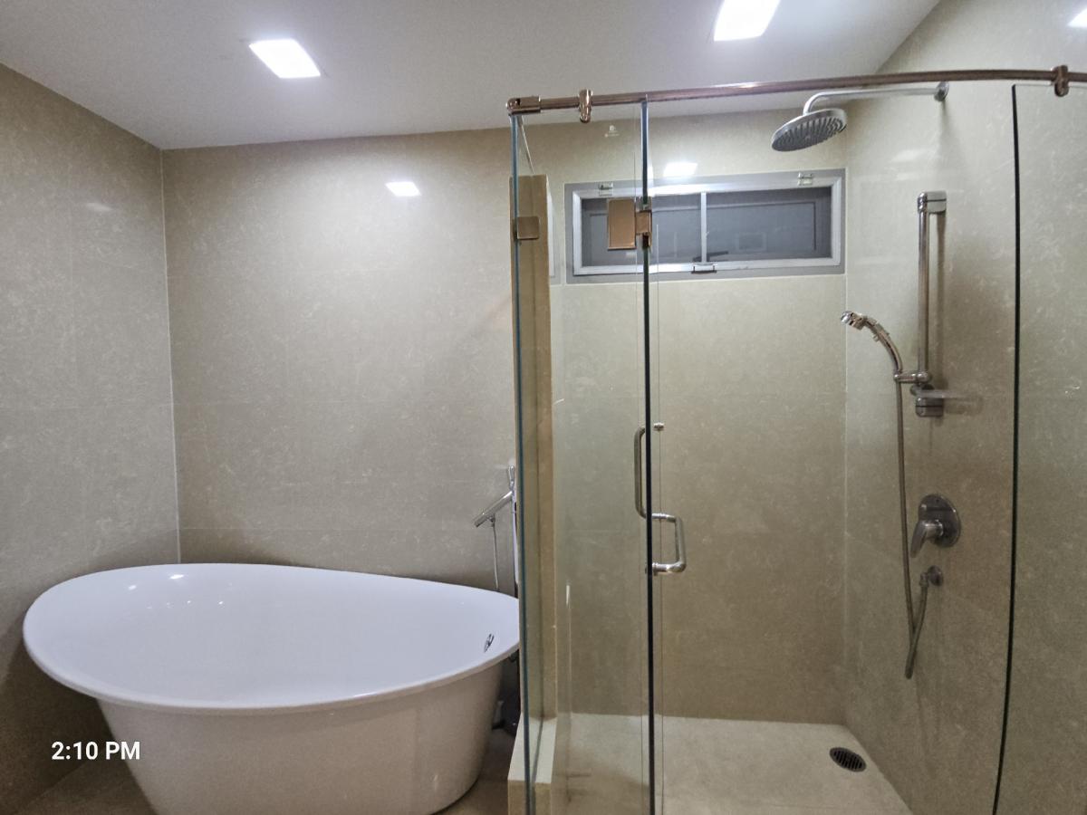 For RentCondoSukhumvit, Asoke, Thonglor : The Madison Sukhumvit 41 room for rent, 3 bedrooms, 3 bathrooms, area 155 sq m, rental price 84,000 per month. If interested, call Nong 096-2615656, ready to make an appointment to visit every day. The Madison for Rent 3bed 3 bath 155 Sq,m Rental price 84