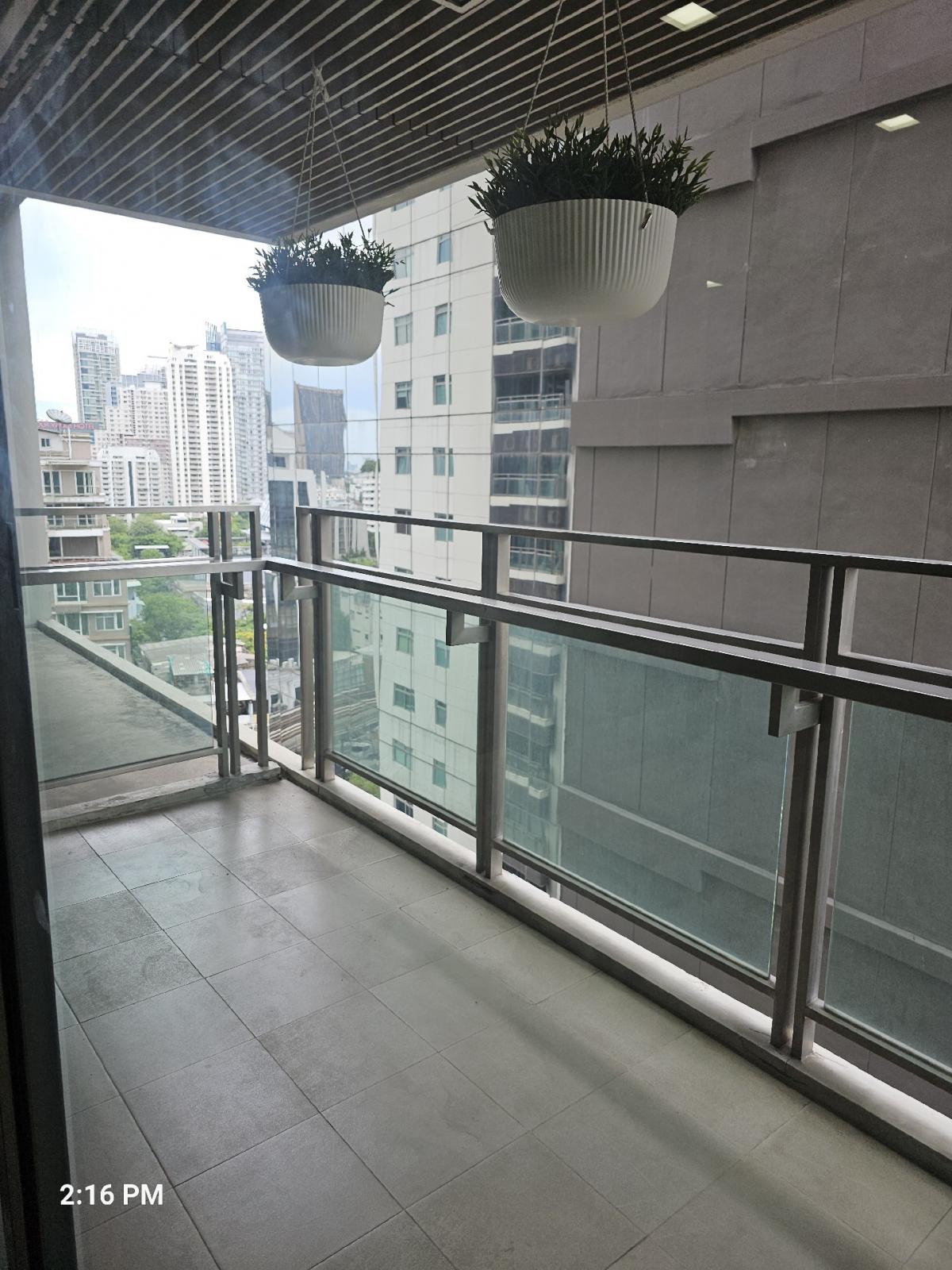 For RentCondoSukhumvit, Asoke, Thonglor : The Madison Sukhumvit 41 room for rent, 3 bedrooms, 3 bathrooms, area 155 sq m, rental price 84,000 per month. If interested, call Nong 096-2615656, ready to make an appointment to visit every day. The Madison for Rent 3bed 3 bath 155 Sq,m Rental price 84