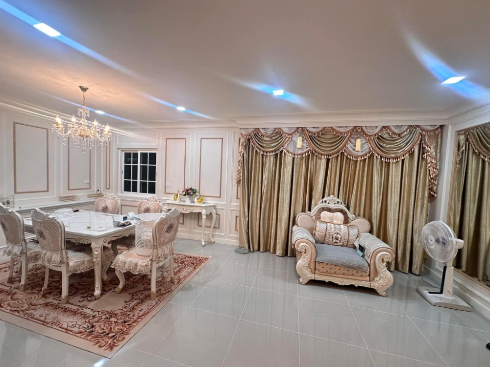 ● Italian Style ● Single house 2 storey 4 beds | 72.50 sq.w. 181.00 sq.m. | near WongwaenCenter 5 mins, The Explace Mall 6 mins, The Mall Bangkhae 9 mins Loading...