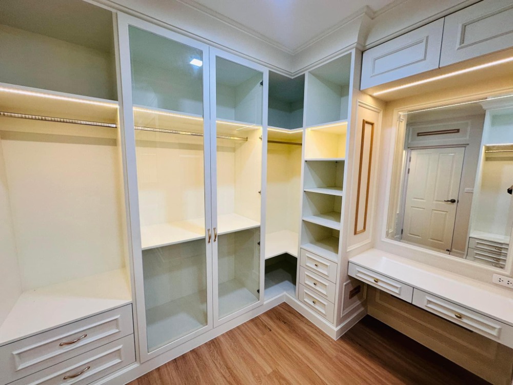 ● Italian Style ● Single house 2 storey 4 beds | 72.50 sq.w. 181.00 sq.m. | near WongwaenCenter 5 mins, The Explace Mall 6 mins, The Mall Bangkhae 9 mins Loading...