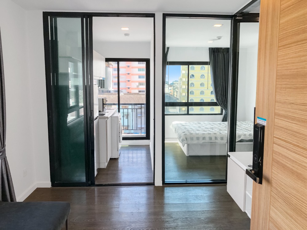 For RentCondoBangna, Bearing, Lasalle : Room available for rent: Pause Sukhumvit 103 (Pause Sukhumvit 103). If interested in negotiating the price, add Line @condo168 (with @ in front as well)