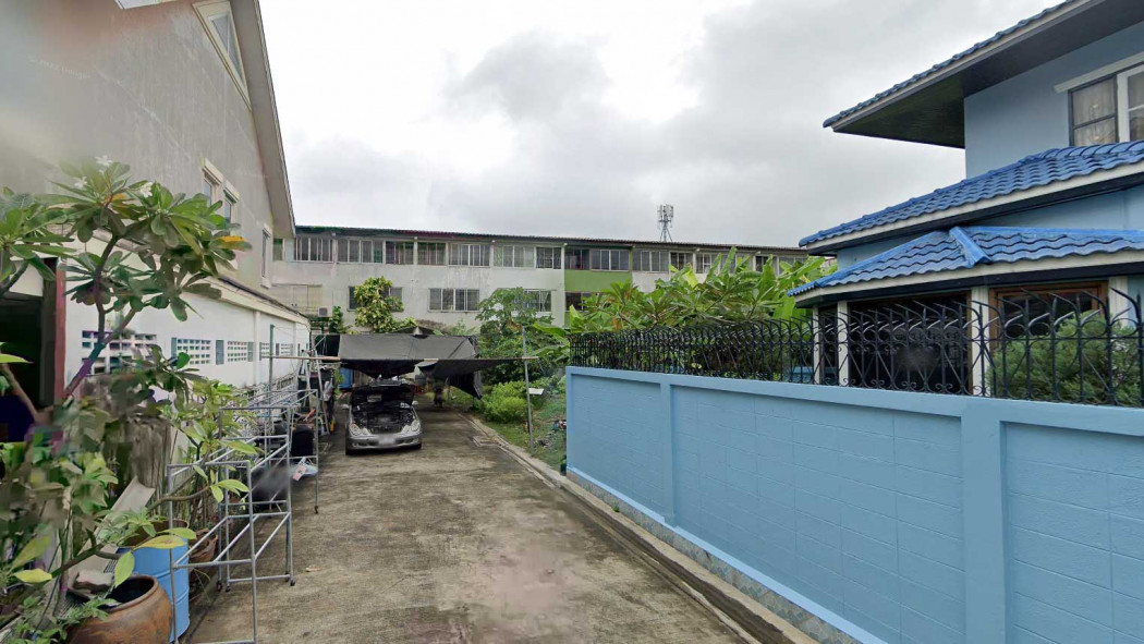 For SaleLandNonthaburi, Bang Yai, Bangbuathong : Land for sale, at the entrance of the alley next to the Si Rat BTS station, Chaengwattana land, 36 127 sq m.