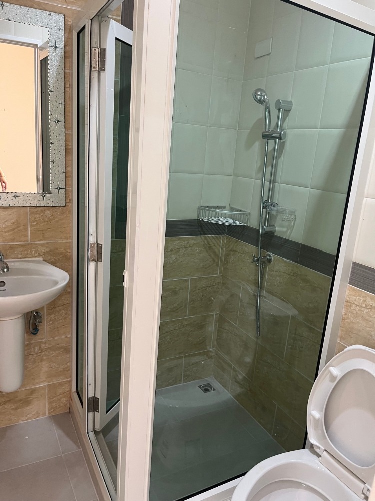 For SaleTownhomePattanakan, Srinakarin : P-2499 Urgent sale! Golden Town 2 On Nut-Pattanakarn, beautiful house, good location, convenient travel.