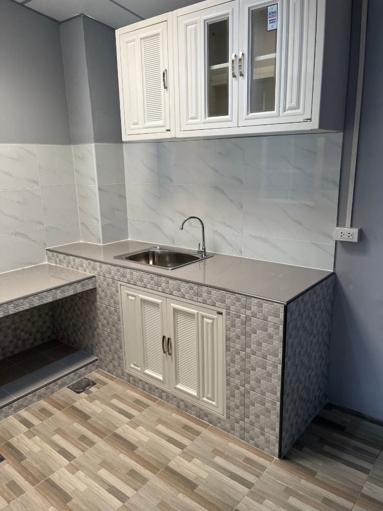 For SaleTownhomePattanakan, Srinakarin : P-2499 Urgent sale! Golden Town 2 On Nut-Pattanakarn, beautiful house, good location, convenient travel.