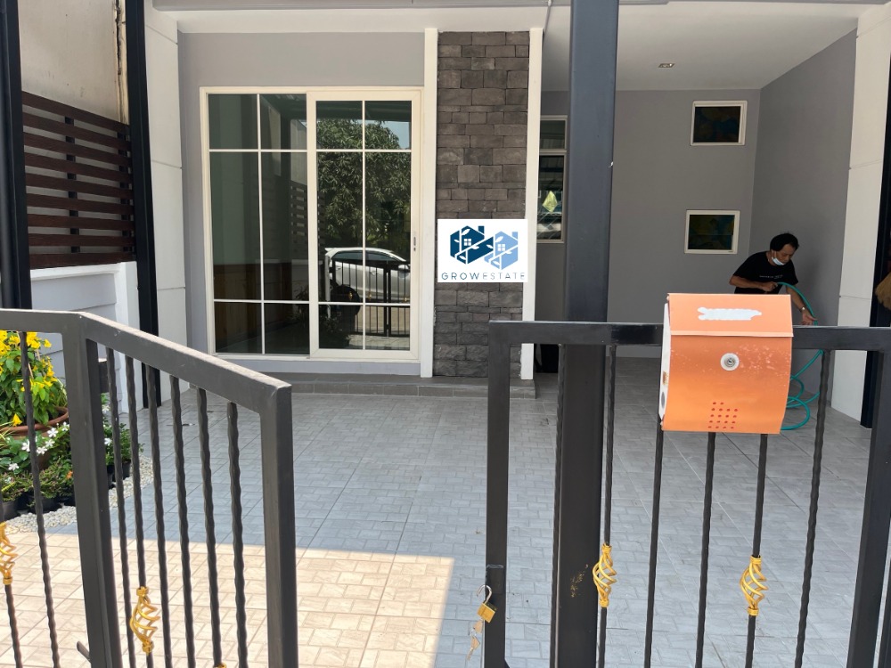 For SaleTownhomePattanakan, Srinakarin : P-2499 Urgent sale! Golden Town 2 On Nut-Pattanakarn, beautiful house, good location, convenient travel.