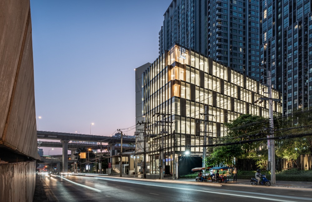 ให้เช่าสำนักงานรามคำแหง หัวหมาก : อาคาร ฤทธิ์รัตน (Ritratana Building) สำนักงานให้เช่าย่านรามคำแหง ใกล้รถไฟฟ้าสายสีส้ม สถานีรามคำแหง 12 เพียง 350 เมตร