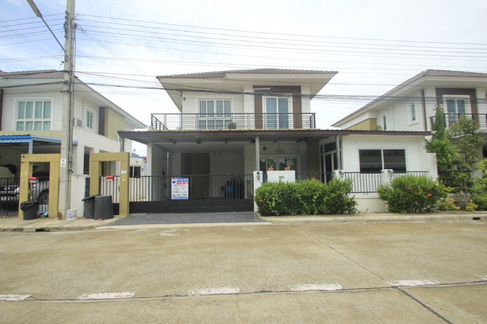 For SaleHouseNonthaburi, Bang Yai, Bangbuathong : Single house Prukphiman 5, Kanchanaphisek, Wat Lat Pladuk, Central Westgate. The beginning of the project along the main road has been extended. The house is ready to move in, 2 floors, 50.3 wa, cheap price.