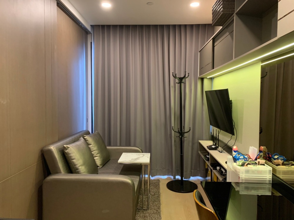 For RentCondoSiam Paragon ,Chulalongkorn,Samyan : Ashton Chula - Silom【𝐑𝐄𝐍𝐓】🔥Bright tone room, simple and elegant, complete with furniture/appliances. Near MRT Sam Yan 🔥 Contact Line ID: @hacondo