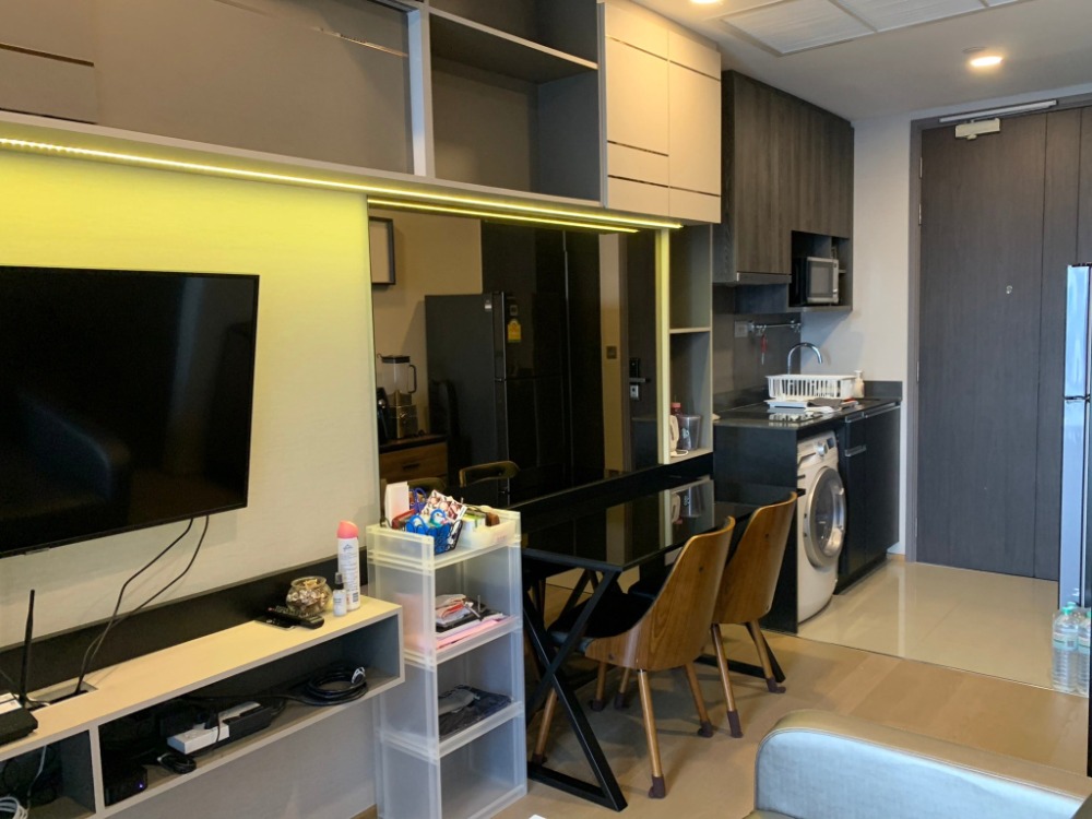 For RentCondoSiam Paragon ,Chulalongkorn,Samyan : Ashton Chula - Silom【𝐑𝐄𝐍𝐓】🔥Bright tone room, simple and elegant, complete with furniture/appliances. Near MRT Sam Yan 🔥 Contact Line ID: @hacondo