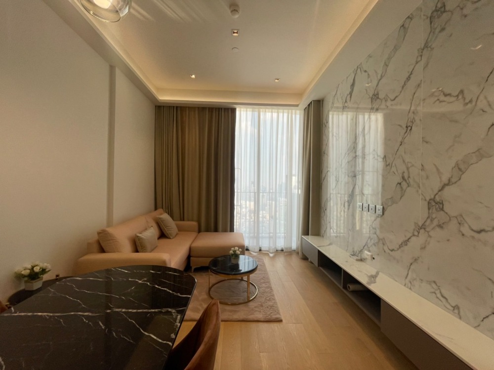 For RentCondoWitthayu, Chidlom, Langsuan, Ploenchit : 1 bedroom, high floor, rare room, ready to move in.