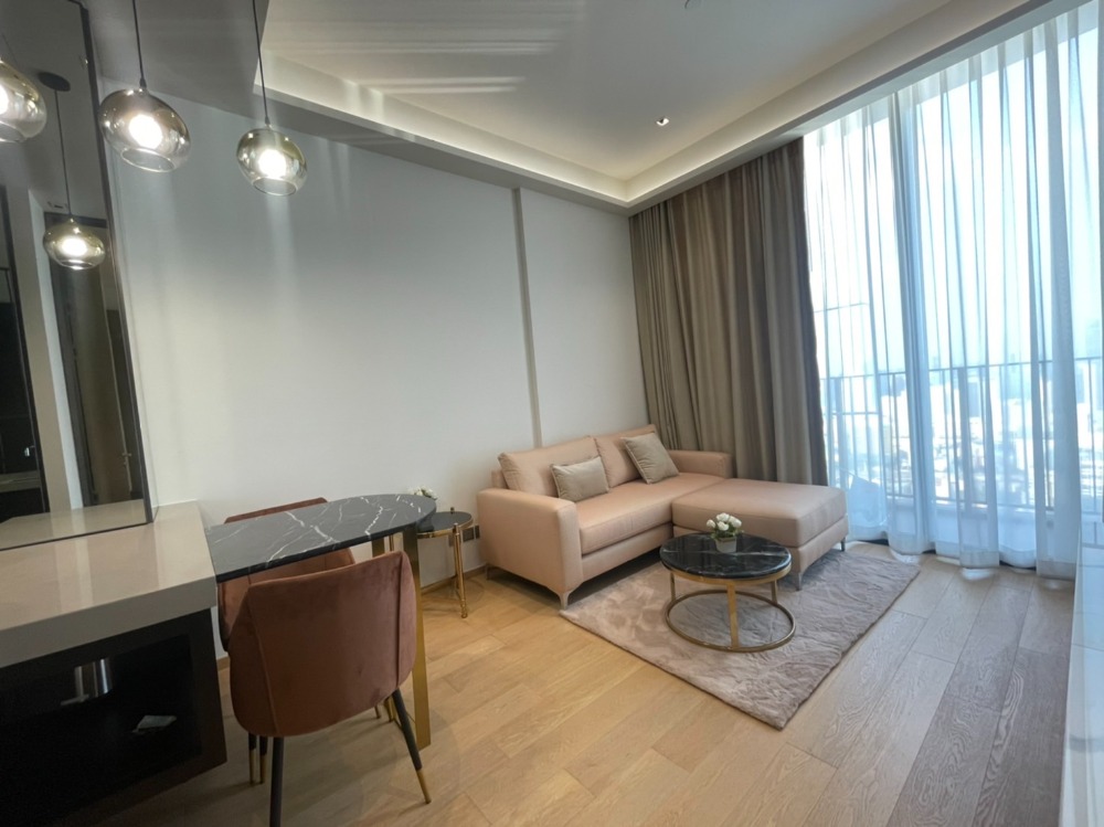 For RentCondoWitthayu, Chidlom, Langsuan, Ploenchit : 1 bedroom, high floor, rare room, ready to move in.