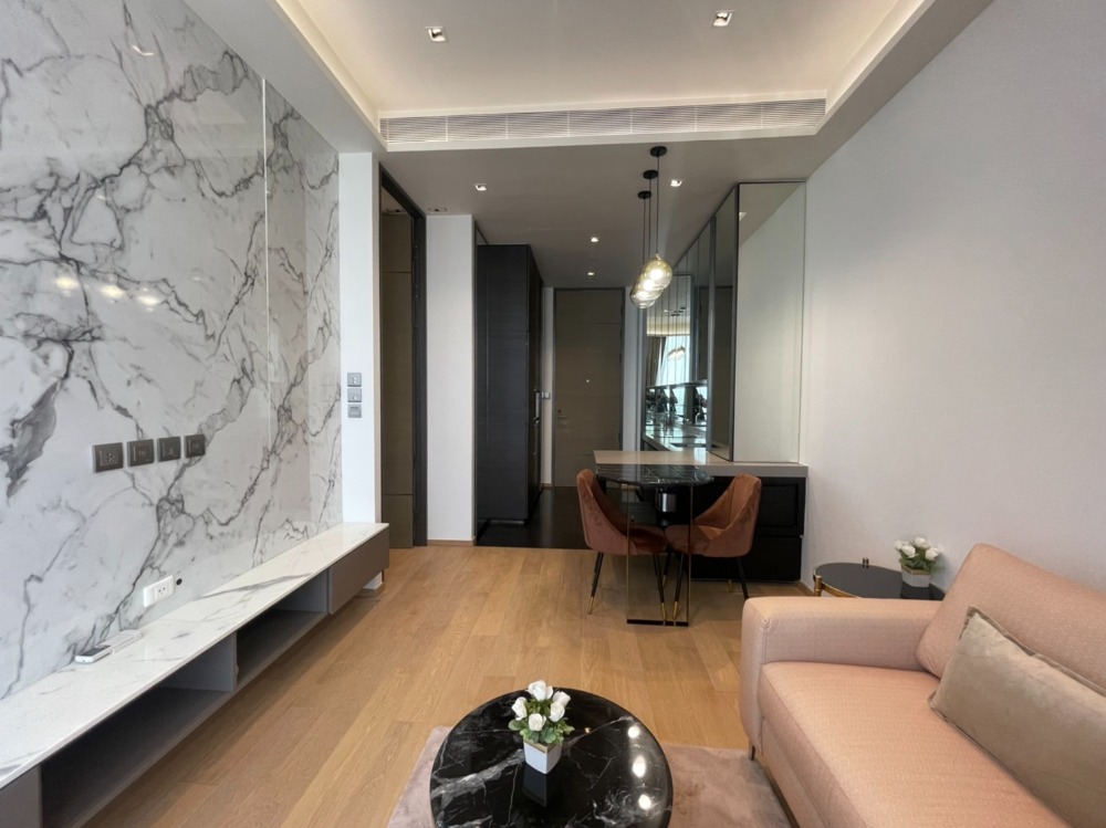 For RentCondoWitthayu, Chidlom, Langsuan, Ploenchit : 1 bedroom, high floor, rare room, ready to move in.