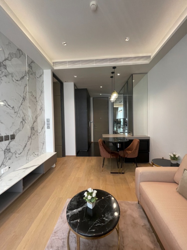 For RentCondoWitthayu, Chidlom, Langsuan, Ploenchit : 1 bedroom, high floor, rare room, ready to move in.