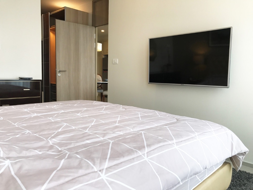 ให้เช่าคอนโดวิทยุ ชิดลม หลังสวน : ปล่อยเช่า noble Ploenchit แบบ one bedroom ห้องใหญ่ 56 ตร.ม.