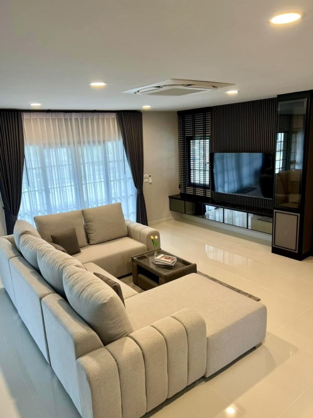 ให้เช่าบ้านบางนา แบริ่ง ลาซาล : 🌟ให้เช่าบ้านเดี่ยว เซนโทร บางนา 2 ชั้น 4 ห้องนอน|5 ห้องน้ำ ตกแต่งสวย พร้อมอยู่อาศัย💥บ้านค่าเช่า 140,000 บาท/เดือน