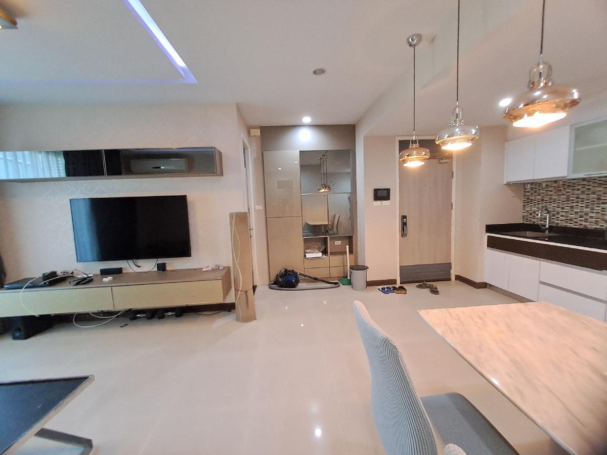 ขายคอนโดพระราม 9 เพชรบุรีตัดใหม่ RCA : Sell 2 bedrooms 2 bathrooms  85 sqm at corner unitclose to MRT petchburi 150 metres close to SWU university 200 metresnext to Singha complex buildingclose to Airport link 450 metresplease contact me095 905 35 35