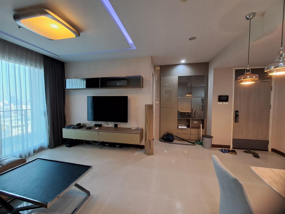 ขายคอนโดพระราม 9 เพชรบุรีตัดใหม่ RCA : Sell 2 bedrooms 2 bathrooms  85 sqm at corner unitclose to MRT petchburi 150 metres close to SWU university 200 metresnext to Singha complex buildingclose to Airport link 450 metresplease contact me095 905 35 35