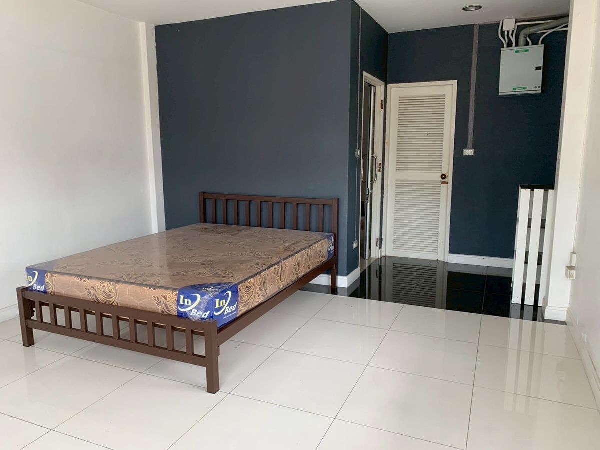 For RentTownhomeRattanathibet, Sanambinna : Townhome for rent near MRT Phra Nang Klao Bridge, just 1 minute.