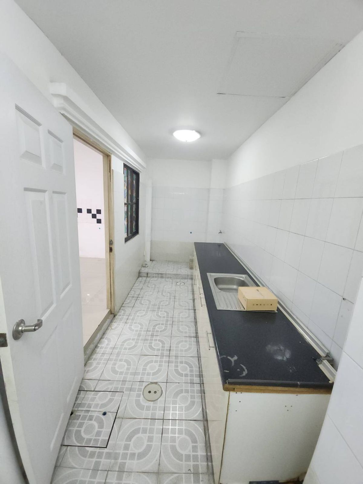 For RentTownhomeRattanathibet, Sanambinna : Townhome for rent near MRT Phra Nang Klao Bridge, just 1 minute.