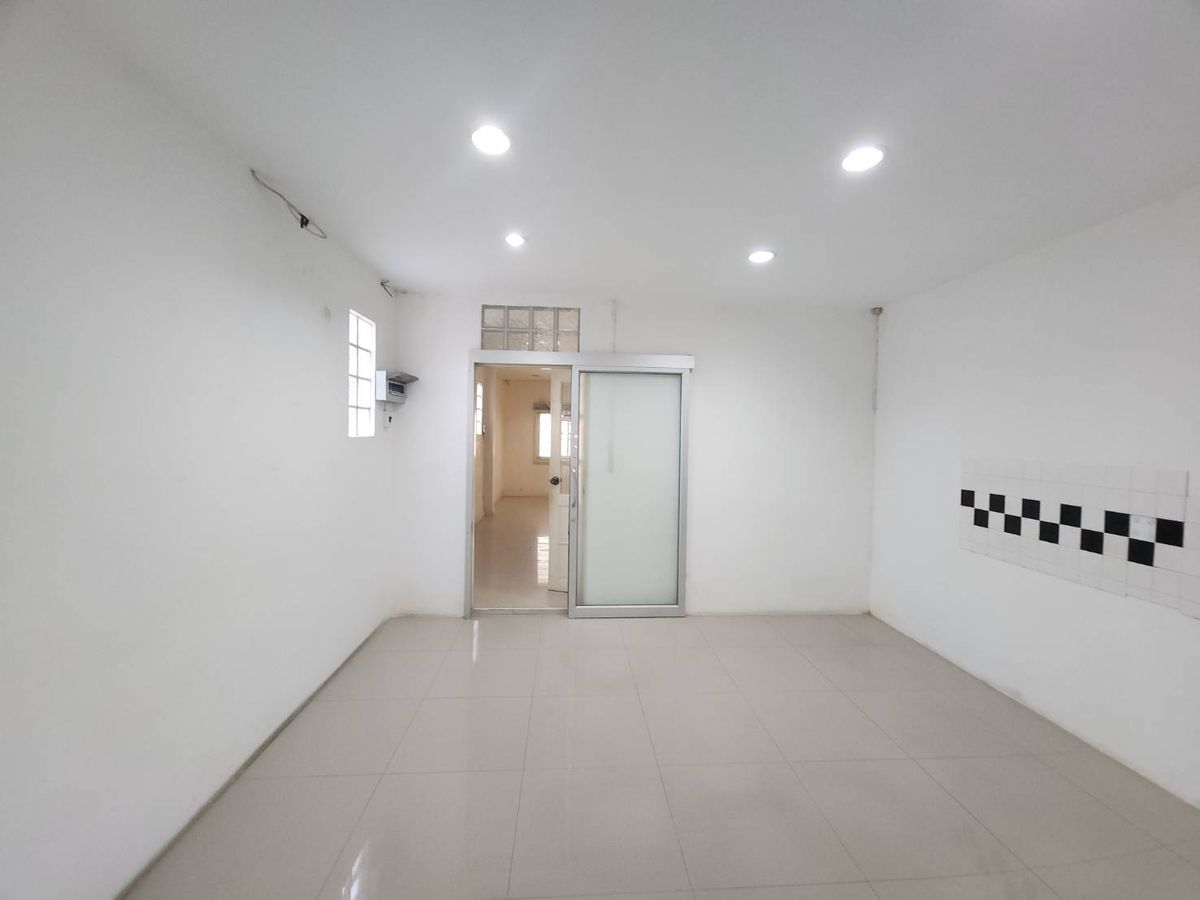 For RentTownhomeRattanathibet, Sanambinna : Townhome for rent near MRT Phra Nang Klao Bridge, just 1 minute.