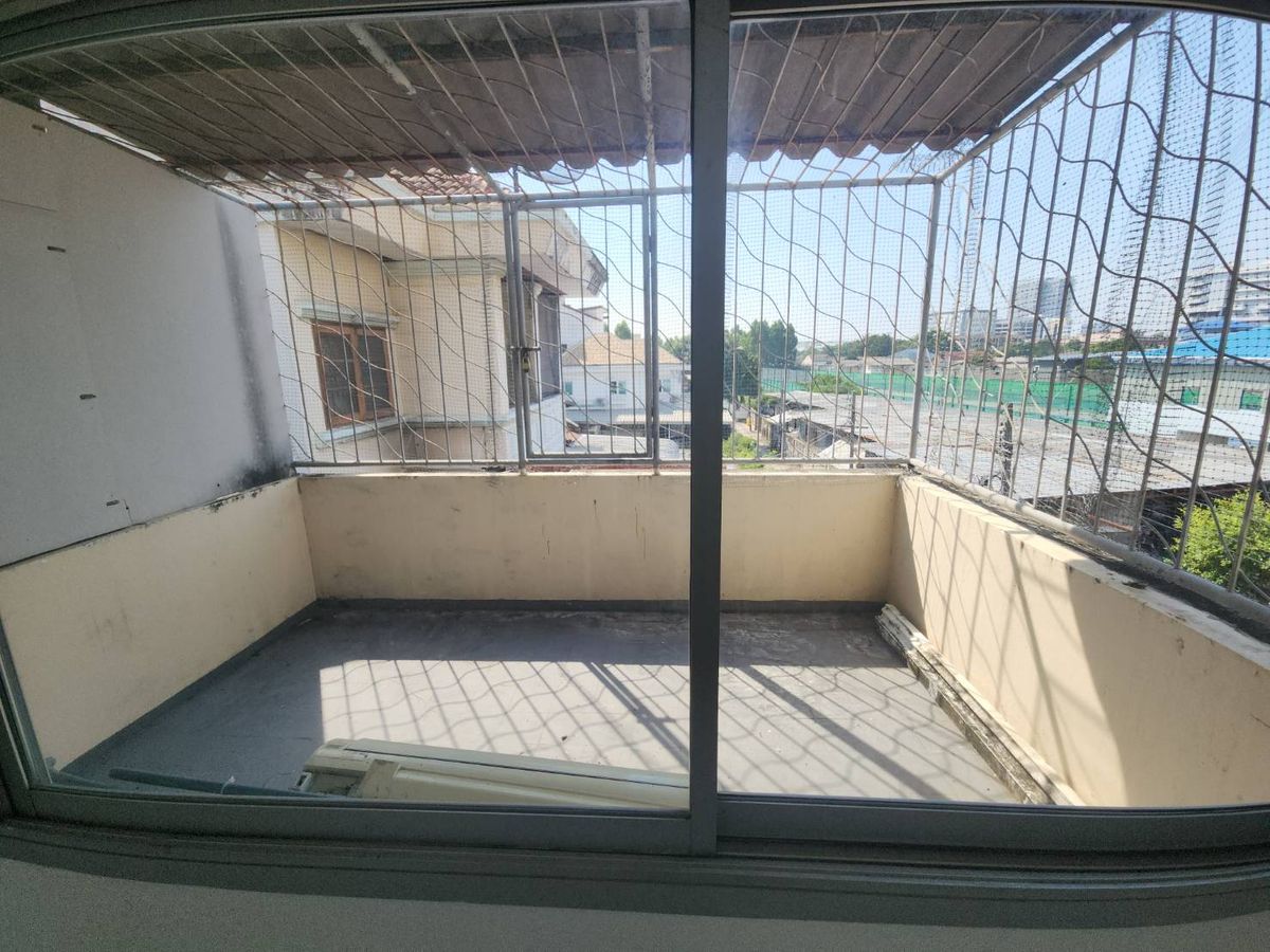 For RentTownhomeRattanathibet, Sanambinna : Townhome for rent near MRT Phra Nang Klao Bridge, just 1 minute.