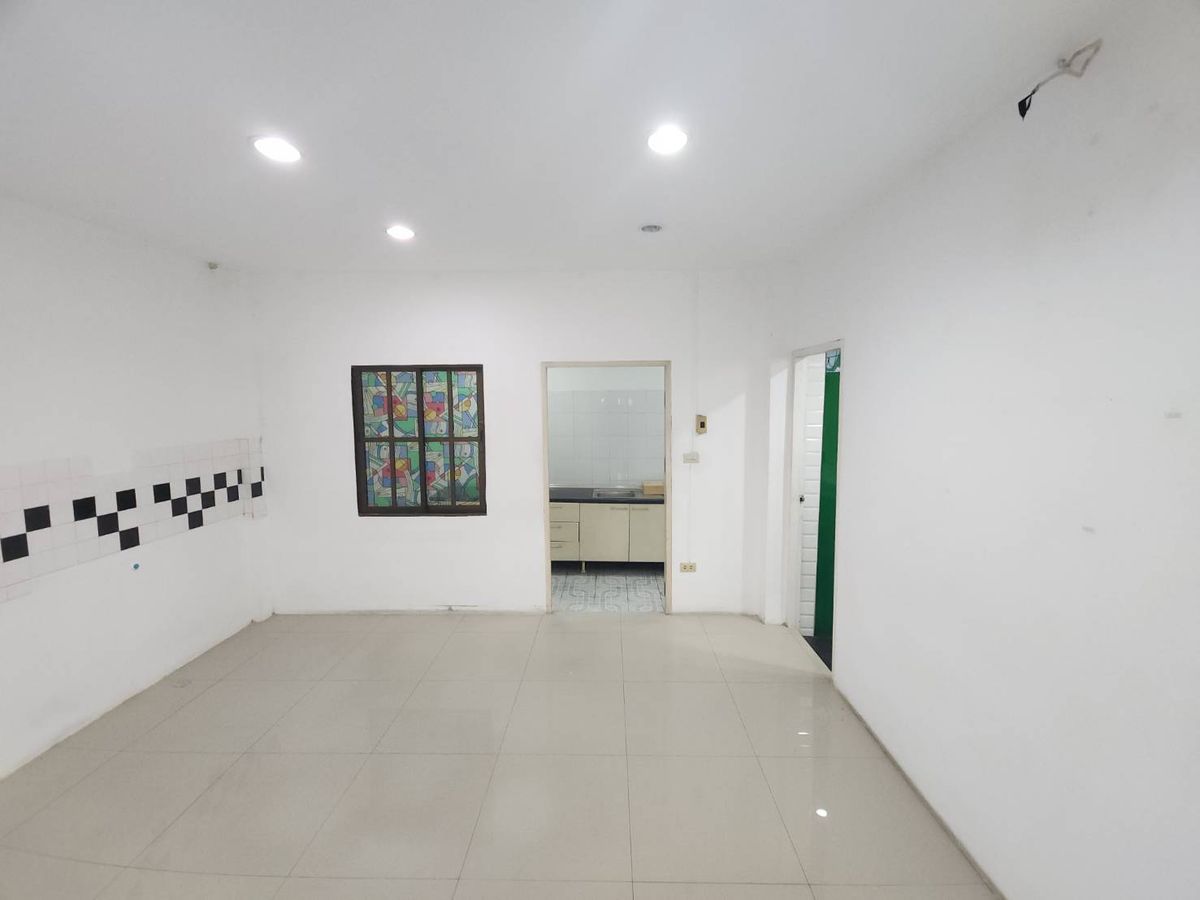 For RentTownhomeRattanathibet, Sanambinna : Townhome for rent near MRT Phra Nang Klao Bridge, just 1 minute.