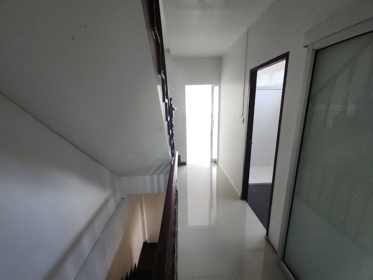 For RentTownhomeRattanathibet, Sanambinna : Townhome for rent near MRT Phra Nang Klao Bridge, just 1 minute.
