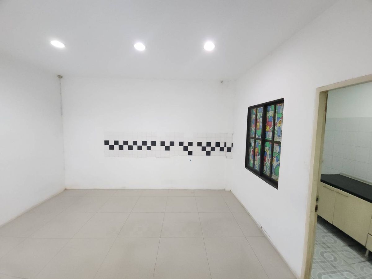 For RentTownhomeRattanathibet, Sanambinna : Townhome for rent near MRT Phra Nang Klao Bridge, just 1 minute.