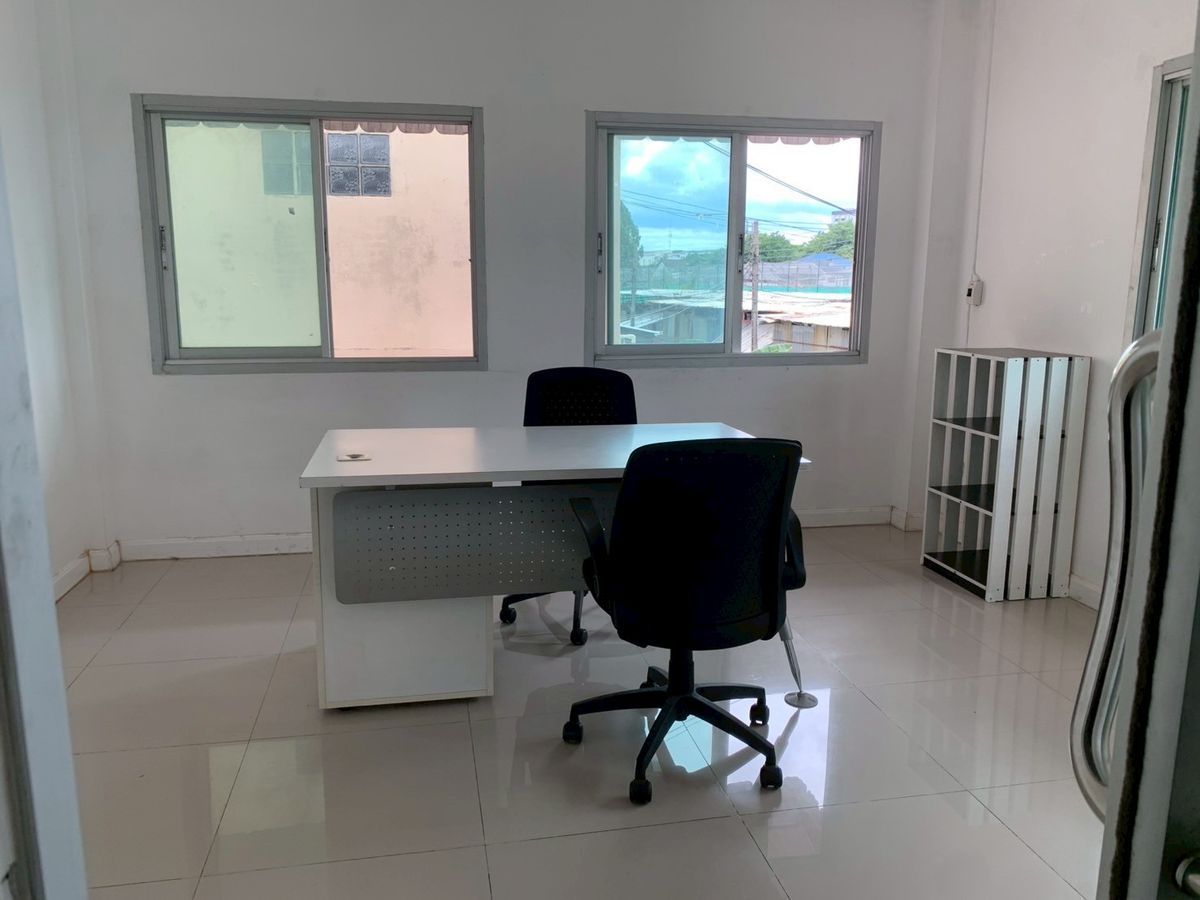 For RentTownhomeRattanathibet, Sanambinna : Townhome for rent near MRT Phra Nang Klao Bridge, just 1 minute.