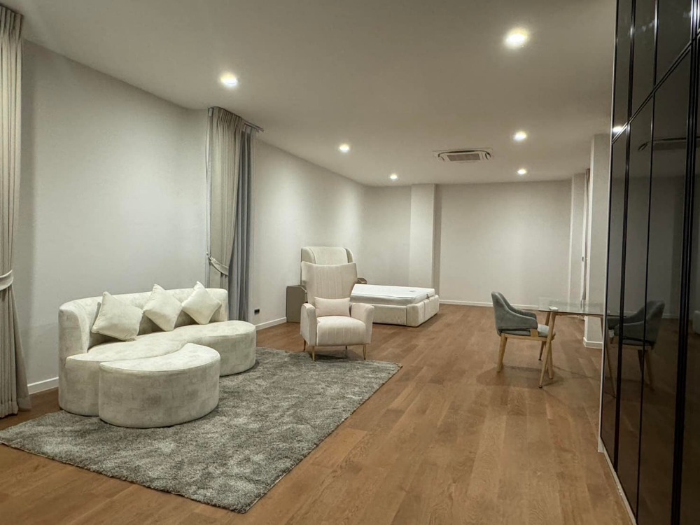 ให้เช่าบ้านพระราม 9 เพชรบุรีตัดใหม่ RCA : For Rent Bugaan Rama 9 - Mengjai  4beds with private life + private pool