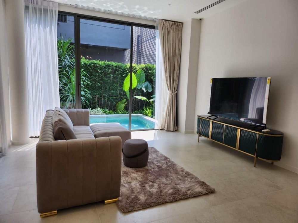 ให้เช่าบ้านพระราม 9 เพชรบุรีตัดใหม่ RCA : For Rent Bugaan Rama 9 - Mengjai  4beds with private life + private pool