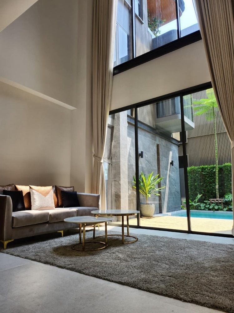 ให้เช่าบ้านพระราม 9 เพชรบุรีตัดใหม่ RCA : For Rent Bugaan Rama 9 - Mengjai  4beds with private life + private pool