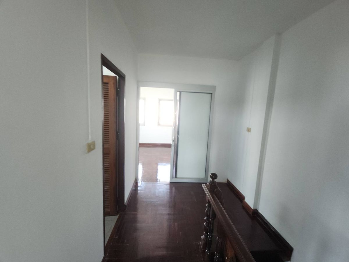 For RentTownhomeRattanathibet, Sanambinna : Townhome for rent near MRT Phra Nang Klao Bridge, just 1 minute.
