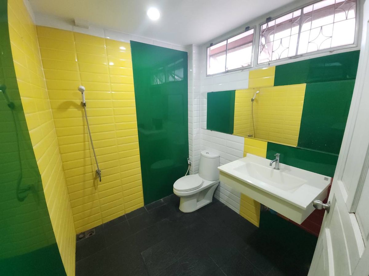 For RentTownhomeRattanathibet, Sanambinna : Townhome for rent near MRT Phra Nang Klao Bridge, just 1 minute.