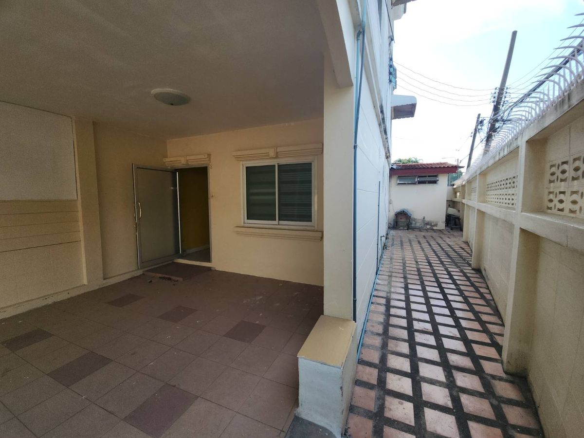 For RentTownhomeRattanathibet, Sanambinna : Townhome for rent near MRT Phra Nang Klao Bridge, just 1 minute.