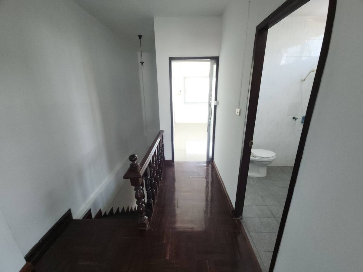 For RentTownhomeRattanathibet, Sanambinna : Townhome for rent near MRT Phra Nang Klao Bridge, just 1 minute.