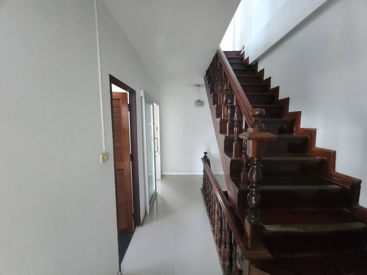 For RentTownhomeRattanathibet, Sanambinna : Townhome for rent near MRT Phra Nang Klao Bridge, just 1 minute.