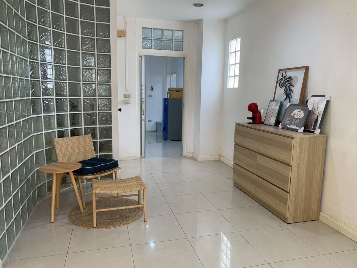 For RentTownhomeRattanathibet, Sanambinna : Townhome for rent near MRT Phra Nang Klao Bridge, just 1 minute.