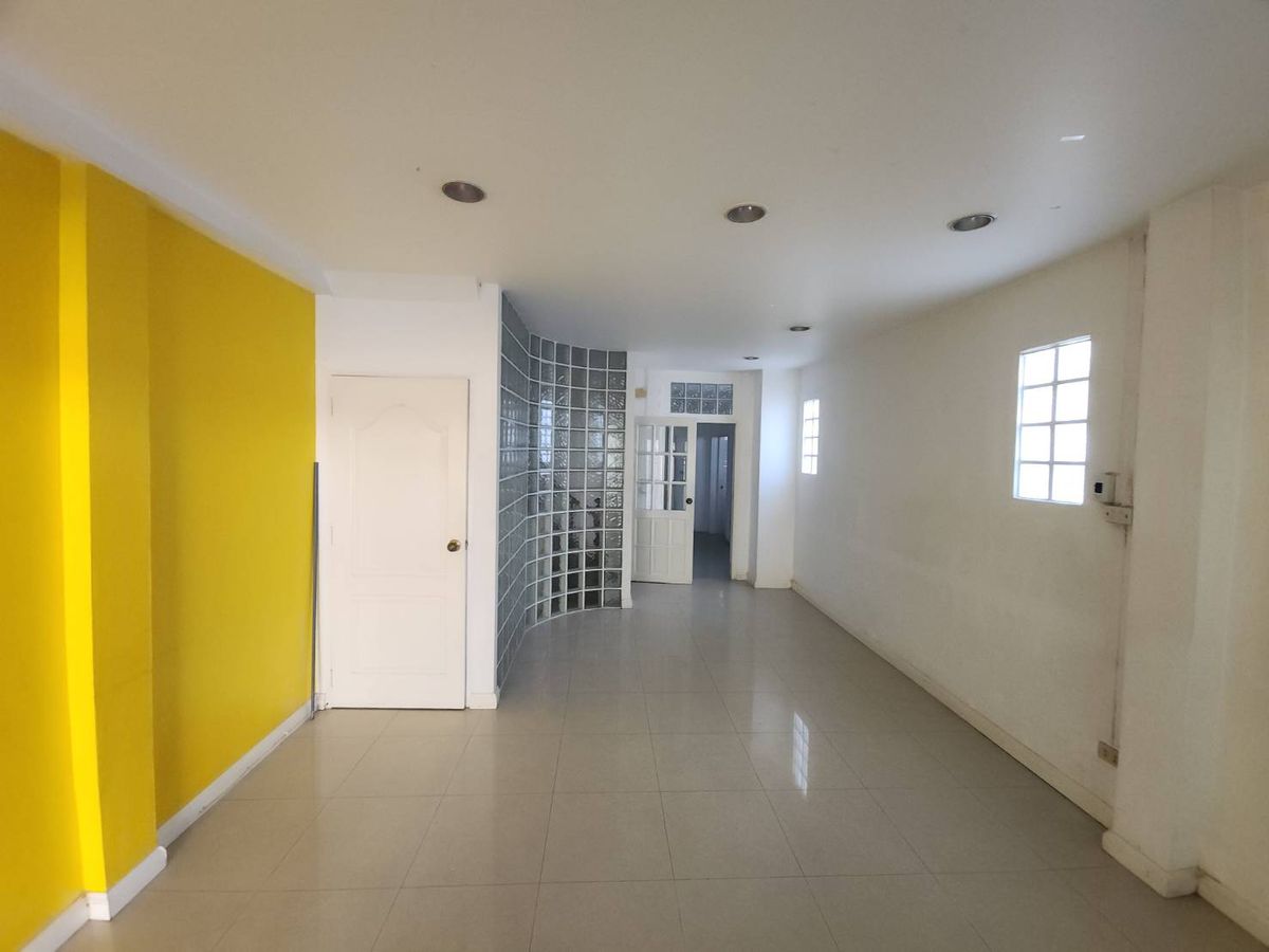 For RentTownhomeRattanathibet, Sanambinna : Townhome for rent near MRT Phra Nang Klao Bridge, just 1 minute.