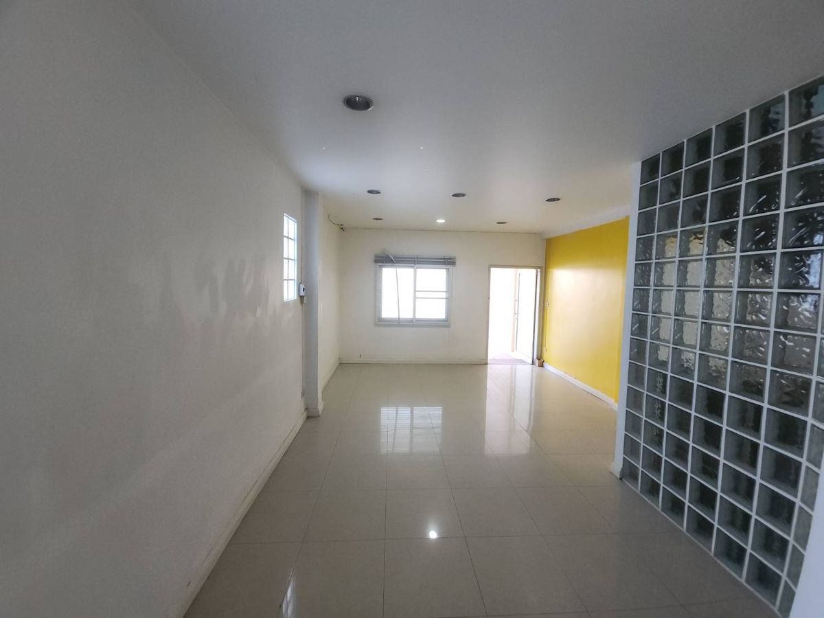 For RentTownhomeRattanathibet, Sanambinna : Townhome for rent near MRT Phra Nang Klao Bridge, just 1 minute.