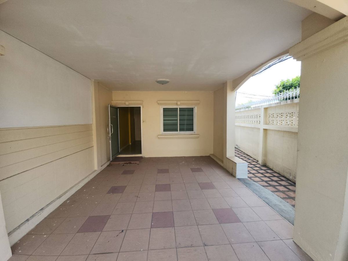 For RentTownhomeRattanathibet, Sanambinna : Townhome for rent near MRT Phra Nang Klao Bridge, just 1 minute.