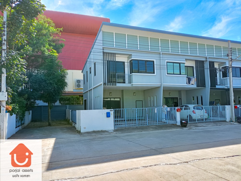 For SaleTownhomeNonthaburi, Bang Yai, Bangbuathong : ✨Townhome for sale 🏡 Baan Lapawan 23, 2-story townhome, corner house, 3 bedrooms 🛏️ Size 25.8 sq m. Location next to the main road 345-Ratchaphruek.