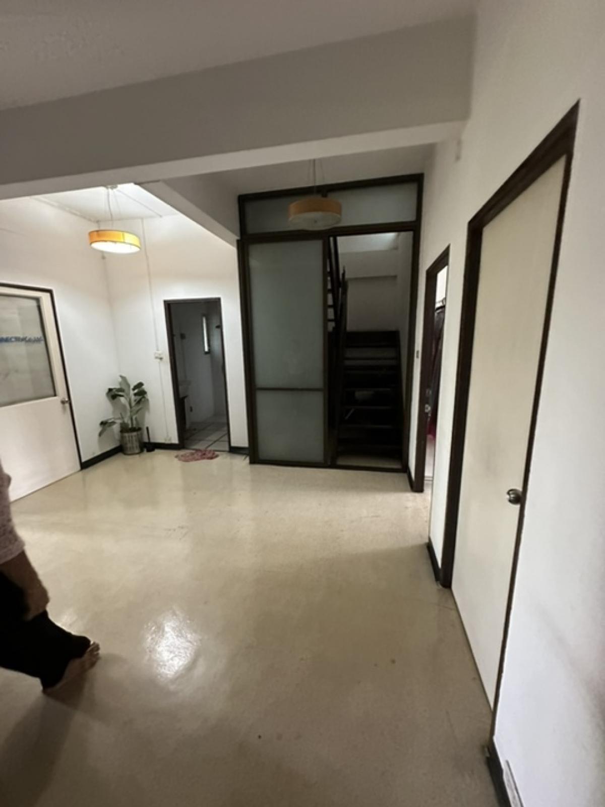 ให้เช่าอาคารพาณิชย์พุทธมณฑล ศาลายา : อาคารพาณิชย์ กาญจนาภิเษก15 พื้นที่ใช้สอย176ตรมต่อชั้น 2คู่หา 3ชั้น11ห้อง 3ห้องน้ำ ชั้น1  3ห้อง ชั้น2 4ห้อง 1ห้องโถ่งชั้น3 4ห้อง 1ห้องโถ่งห้องน้ำชั้นละ1ห้อง