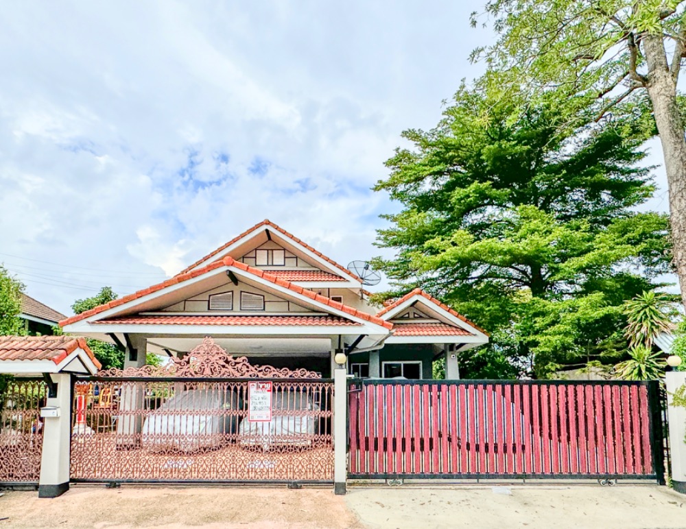 For SaleHouseChaengwatana, Muangthong : Single house for sale Chaengwattana 43 Soi Suan Phong Phet Village 1 Total 2 houses on an area of ​​214 square meters.