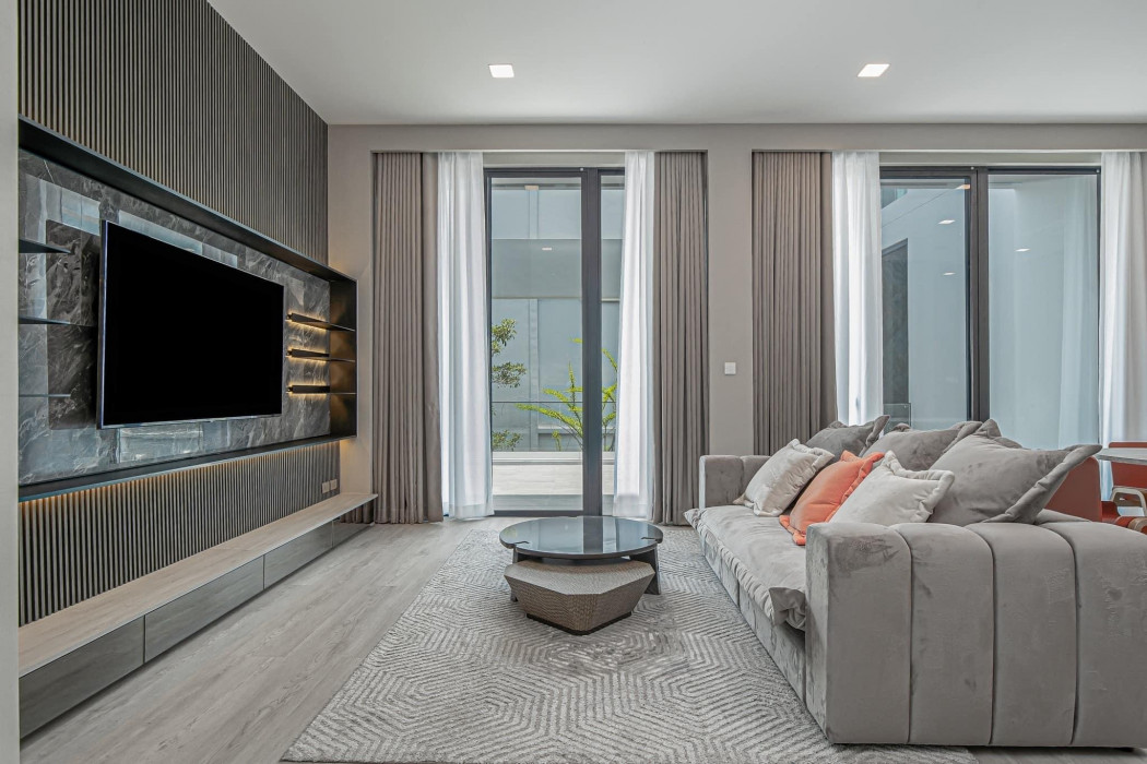 For RentHousePattanakan, Srinakarin : For rent, luxury house, Vive Krungthep Kreetha, with private lift, 4 bedrooms, near Wellington School