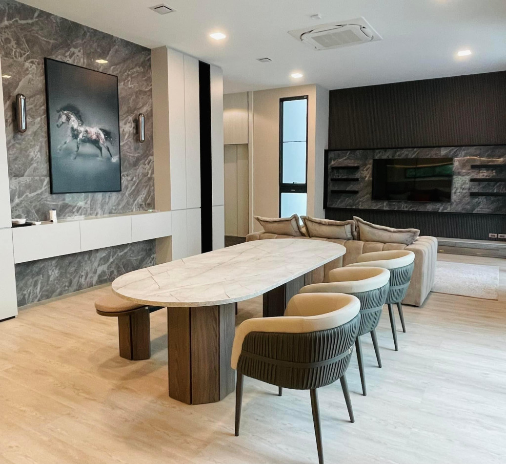 For RentHousePattanakan, Srinakarin : For rent, luxury house, Vive Krungthep Kreetha, with private lift, 4 bedrooms, near Wellington School